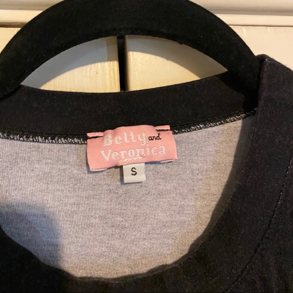 Betty and Veronica Black “Not Yours” CropTop S - Picture 6 of 8